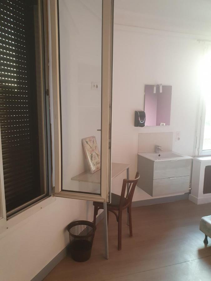 Hotel Aux Bons Amis Reims Bagian luar foto